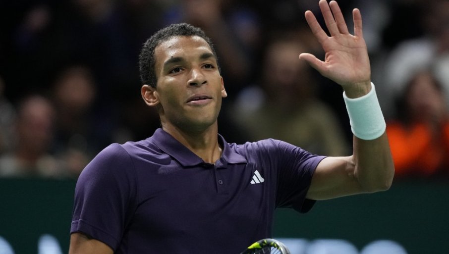 JOŠ KORAK DO TITULE: Ože-Alijasim prvi finalista Pariza!