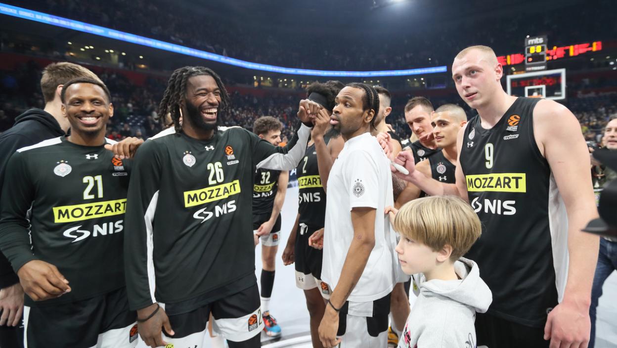 Lesor i Naneli lajkovali Panterovo pokazivanje srednjeg prsta navijaču Zvezde