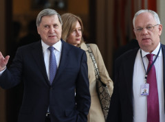 SAD i Rusija rade na dugoročnom rešenju za Ukrajinu, zasad nema reči o prekidu vatre