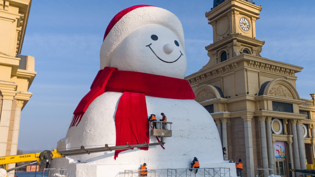 U Harbinu napravljen Sneško visok 19 metara