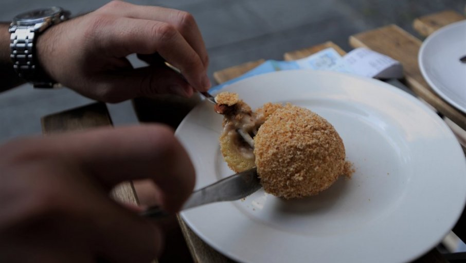 ZA JUTRO KOJE SE PAMTI: Sočne knedle sa džemom