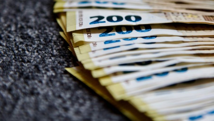 Otvorila račun u inostranstvu na tuđi pasoš