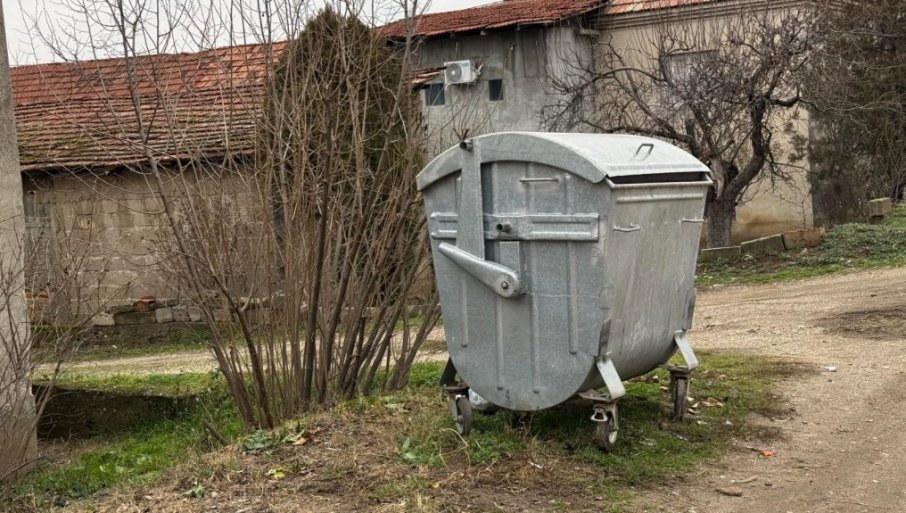 Dete iza kontejnera pronašla prolaznica