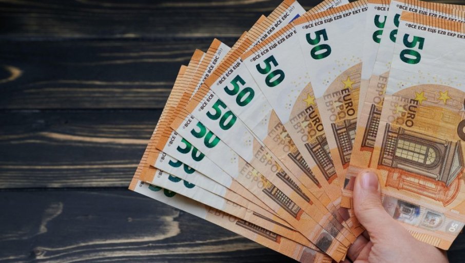 UKIDA SE NAPLATA PROVIZIJE PRILIKOM PRODAJE EVRA: Šta ovo znači za građane?