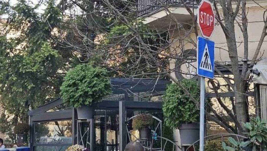 Poznato stanje ranjenog vlasnika kafića (FOTO)