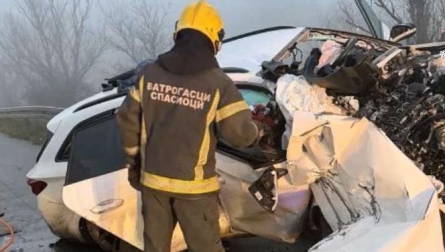 Auto nemačkih tablica sleteo sa puta, dvoje poginulih (FOTO)