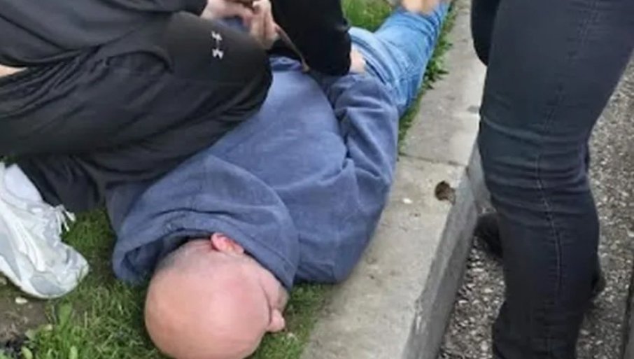 Pretio devojci objavljivanjem eksplicitnih fotografija (FOTO)