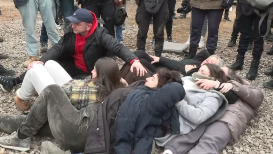 POLICIJA UPOTRIJEBILA SILU U BOTUNU: Napadnut Milan Knežević