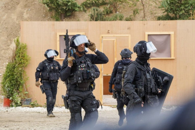 Policajac optužen za teško nasilje tokom protesta!