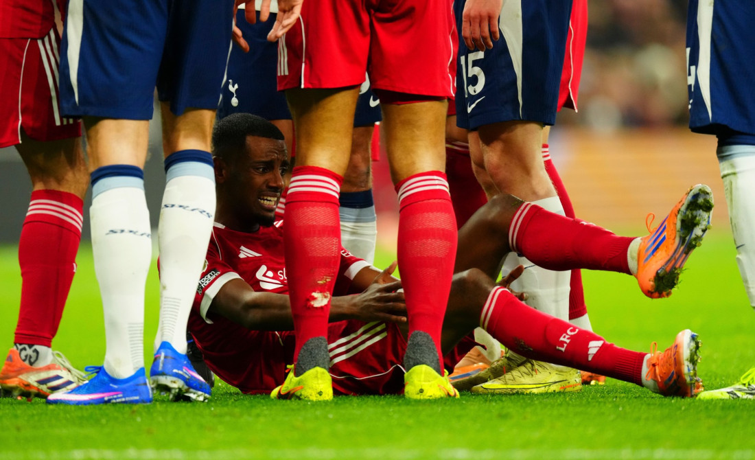 Šok na Enfildu, Isak slomio nogu