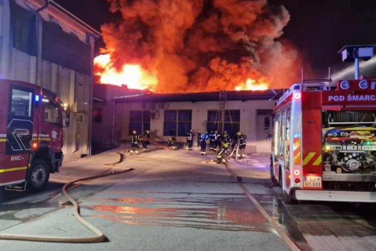 Stefan (35) pokušao da izađe iz zapaljene garaže, otrovna isparenja su ga onesvestila