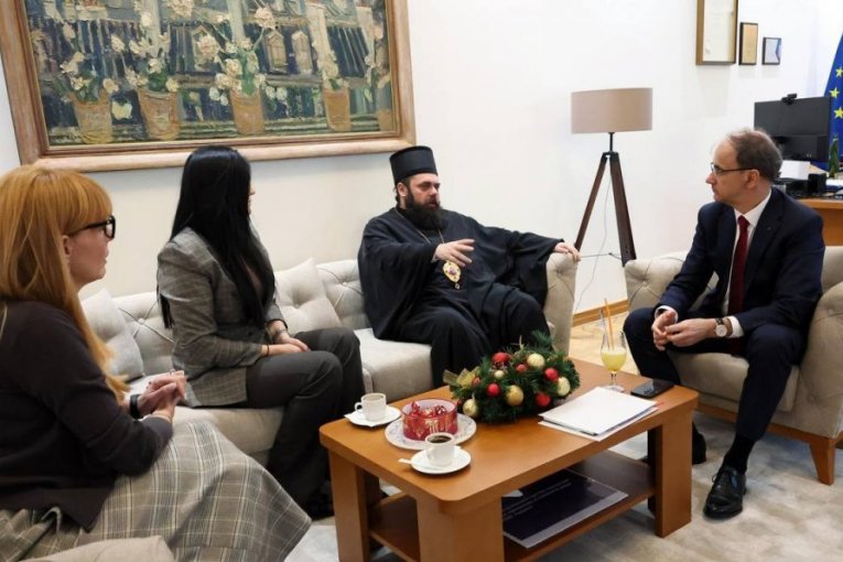 Premijer Macut sa vladikom Heruvimom o ključnim projektima za srpsku decu u Hrvatskoj (FOTO)