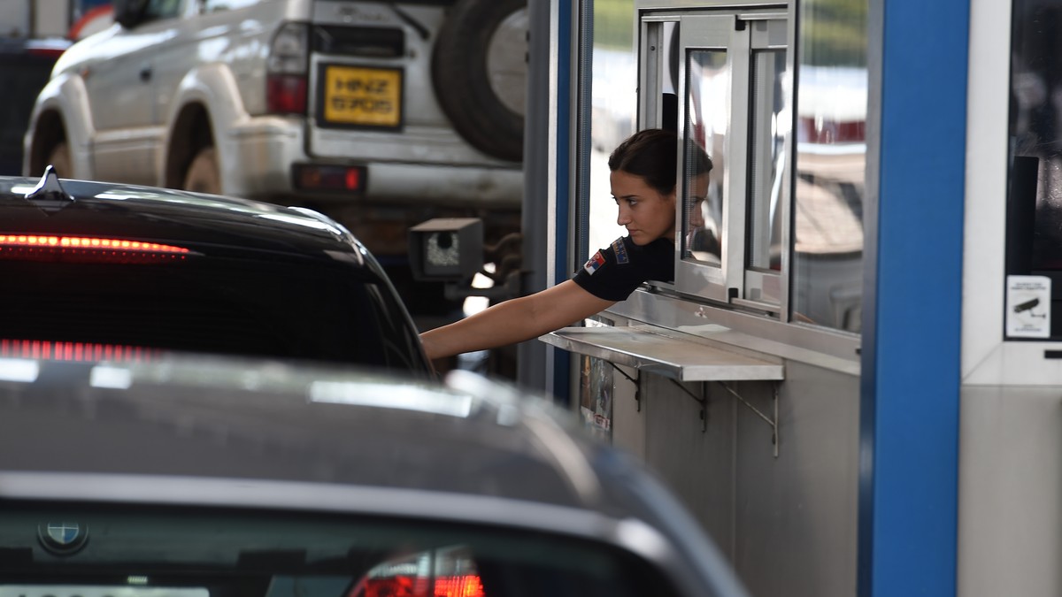 Na Nikoljdan kolaps na granicama: Vozila čekaju 90 minuta na Šidu