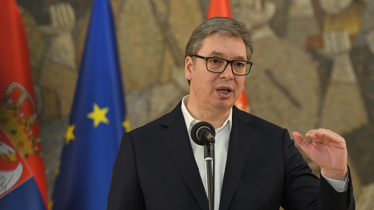 Vučić čestitao Novu godinu: Podelio snimak vatrometa i pokazao tri prsta