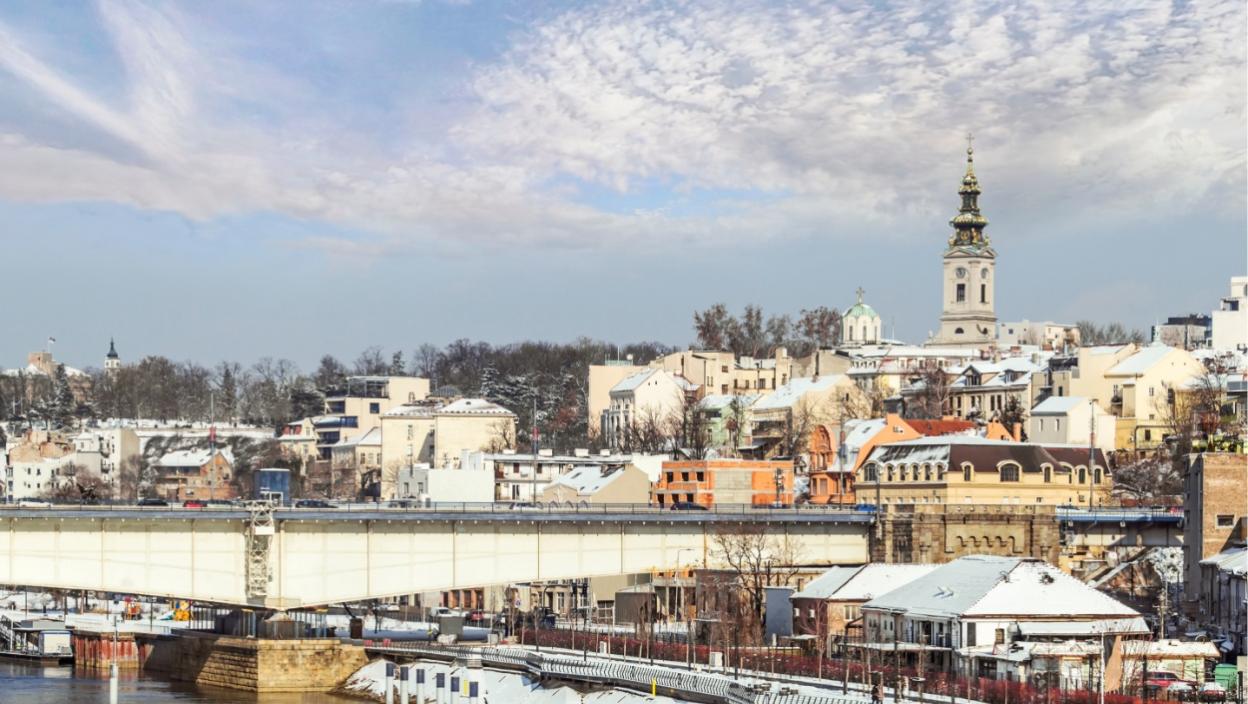 Hrabrost ili nepromišljenost? Snimak sa krova zgrade u Beogradu zapalio mreže