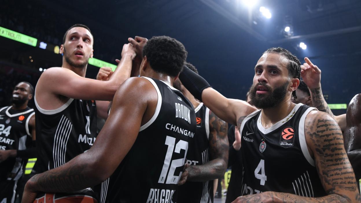 Osvojena dva trofeja, najveće pojačanje, odlazak trenera i TOTALNI RASPAD