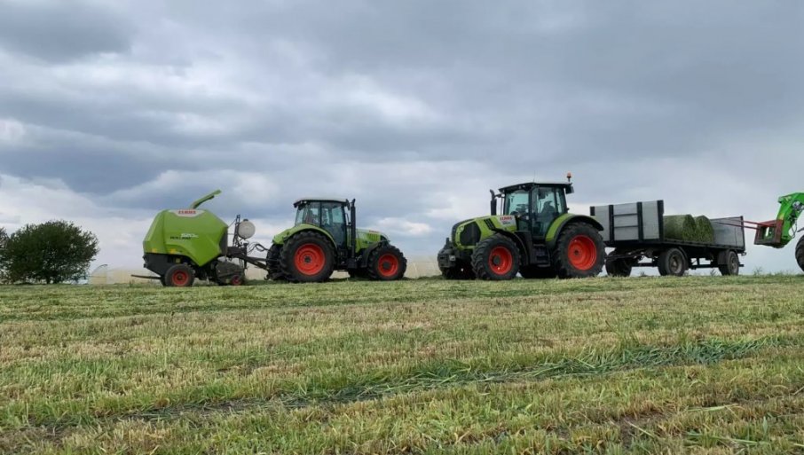 Agencija za bezbednost saobraćaja dodeljuje deo zaštitne opreme poljoprivrednicima