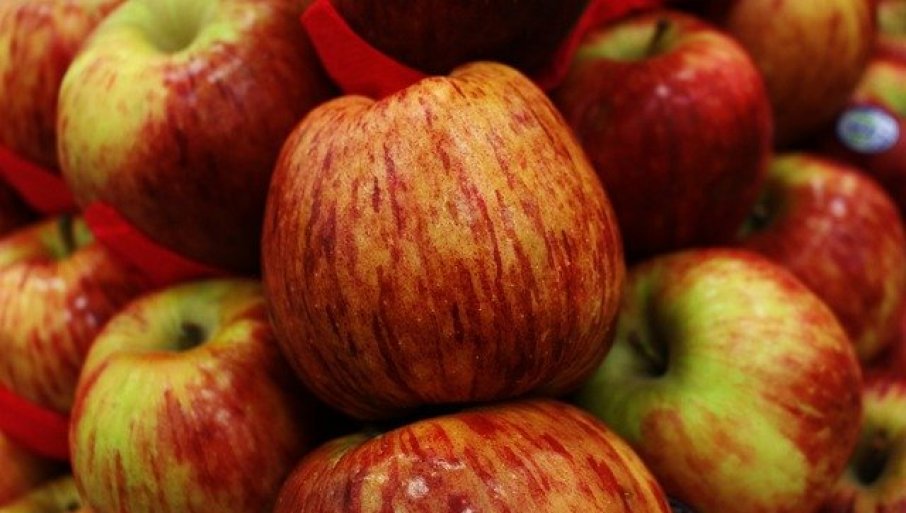 Bogata ponuda voća i povrća na prestoničkoj pijaci Zeleni venac