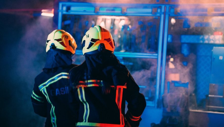 Vatrogasci na licu mesta, saobraćaj gotovo onemogućen