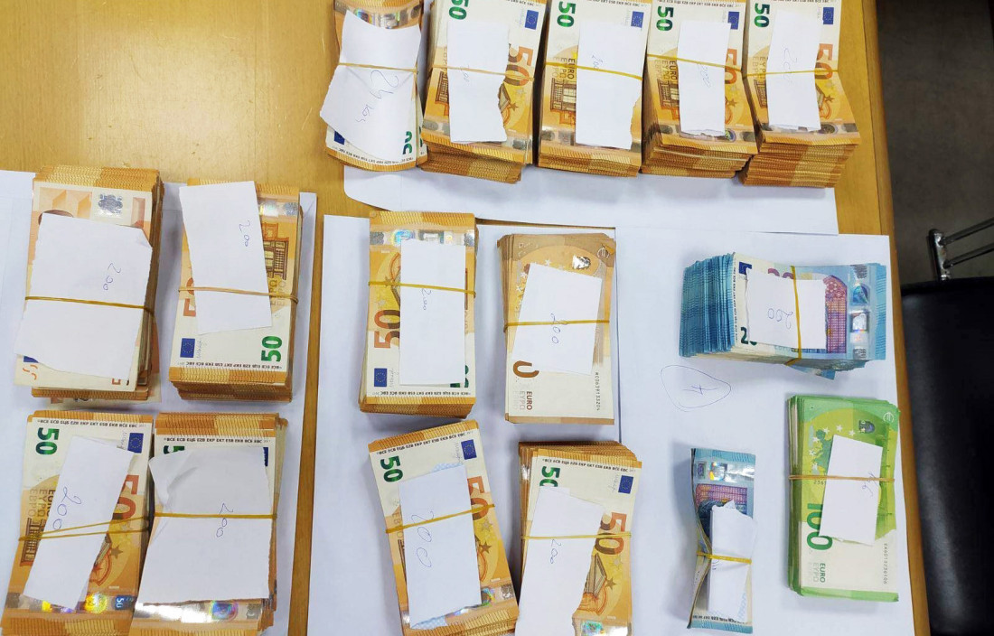 Pun kofer miliona: Uhvaćen na granici, krio se iza hrvatskih dokumenata