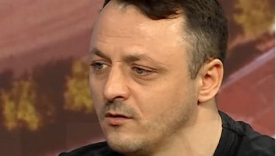 Usledila je filmska potera, pevač pronađen vezan u smrskanom autu (VIDEO)