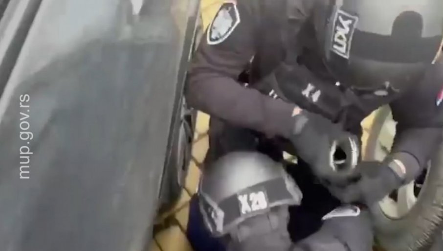 UHAPŠEN VRAČARAC U NOVOM SADU: Velika akcija UKP, SBPOK i VJT – Sa sobom nosio LAŽNI pasoš (VIDEO)