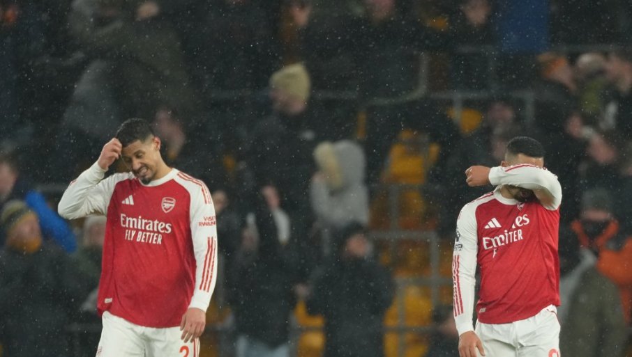 ČUDO U PREMIJER LIGI! Vodeći Arsenal doživeo šok od poslednjeg na tabeli, svi pričaju o onome što se desilo u 94. minutu! (VIDEO)