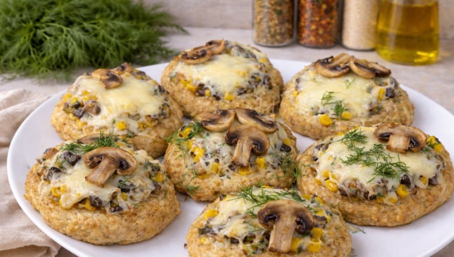 PILEĆA GNEZDA SA PEČURKAMA U KUKURUZOM: Sočan ručak iz rerne