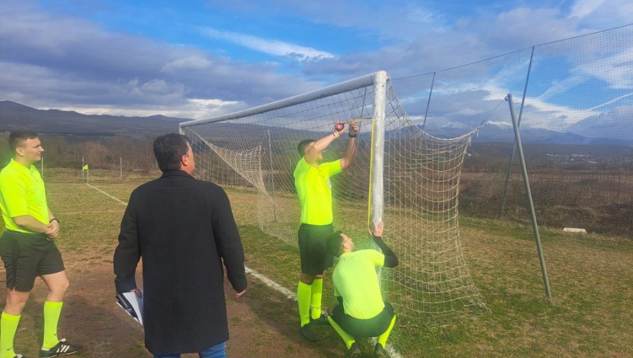 Zbog ovoga je odložena fudbalska utakmica! (FOTO)