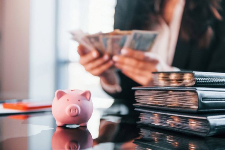 KOJI BIZNIS DANAS USPEVA, A KOJI SE „BORE DA PREŽIVE“? Građani Srbije imaju sve više novca, OVI sektori se svakodnevno sve više pune!