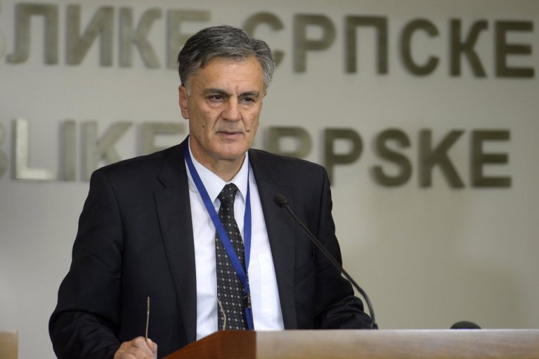 SINIŠA KARAN HITNO HOSPITALIZOVAN! Predsednik RS u bolnici zbog opšteg infektivnog sindroma!