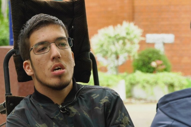 VANJA JE NAJBOLJI STUDENT FTN! Vezan je za invalidska kolica, ali ređa SAMO DESETKE