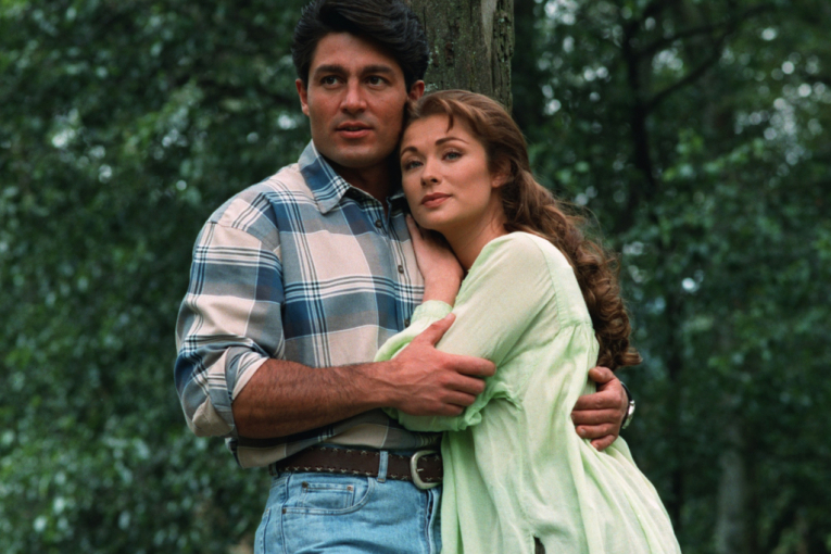 Telenovela koja je obeležile generacije! Legendarna “Esmeralda” stiže na Una TV! Od danas, radnim danima u 15.05