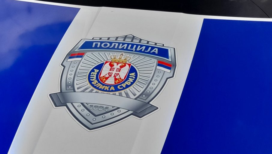 Vatrogasci morali da izvlače povređenog vozača u Pančevu