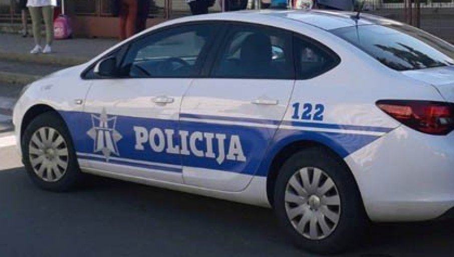 Jedan u kamionu vozio kutije pune ovog, drugi kolima došao da pokupi robu