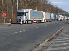 Sa granica jutros vraćeno više od 100 kamiona, 2.000 tona robe zarobljeno