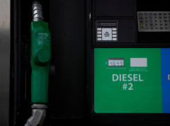Od ponoći benzin skuplji sedam, a evrodizel 16 centi za litar