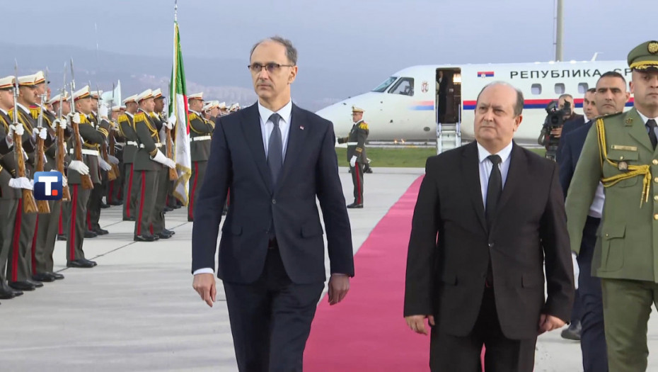 Macut položio venac na Spomenik mučenicima iz Alžirskog rata