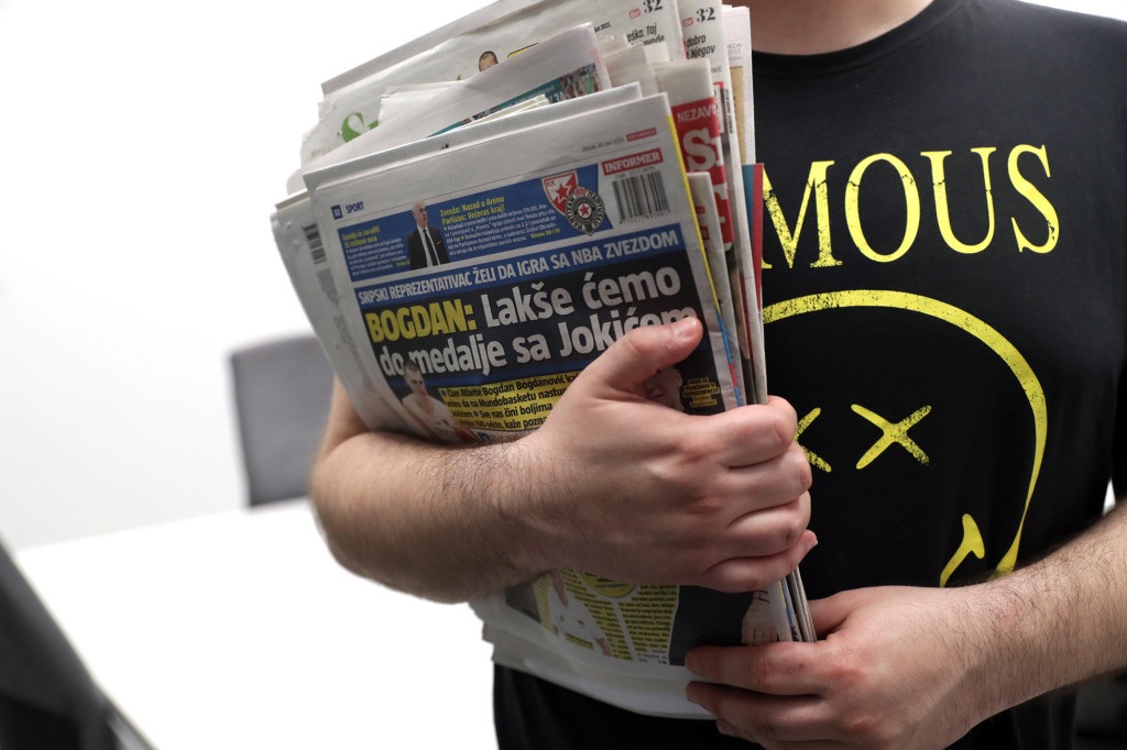 Naslovne strane dnevnih novina: Prelistavanje štampe za 21. mart 2026. godine