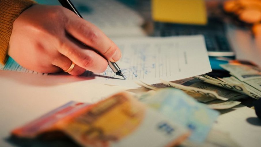 Evo kome i kako ste dužni da ga predate