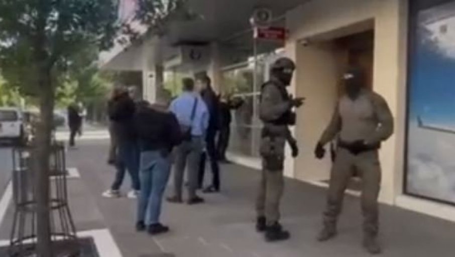 Policija opkolila zgradu u kojoj živi Aco Đukanović