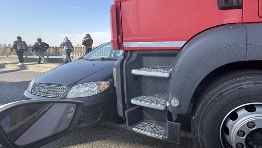 Zbog nesreće totalni kolaps u saobraćaju (FOTO)