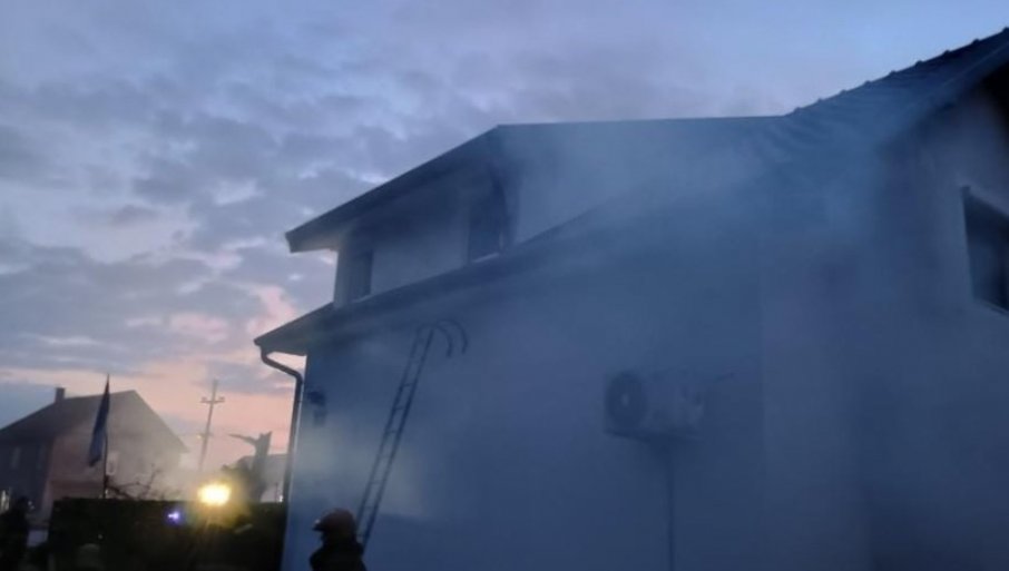 POŽAR NA ČUKARICI: Vatra zahvatila krov porodične kuće