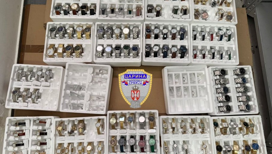 U PRTLjAŽNIKU AUTOBUSA SATOVI VREDNI VIŠE OD 10.000 EVRA: Na  graničnom prelazu Horgoš sprečeno krijumčarenje