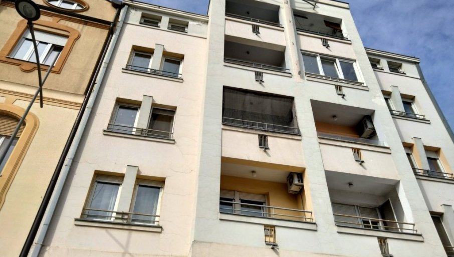 U stanu izbila tuča, dvojica izbodena, treći pao sa sprata