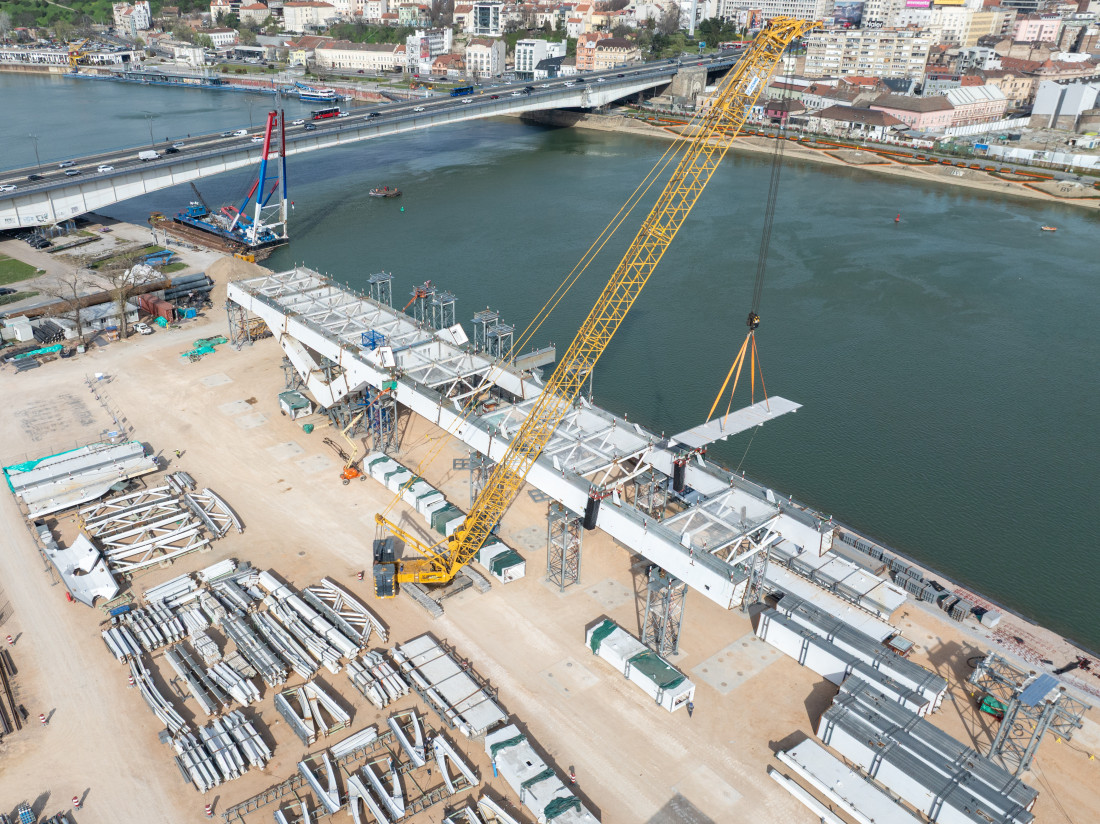 Novi Savski most dobija stubove za dva meseca