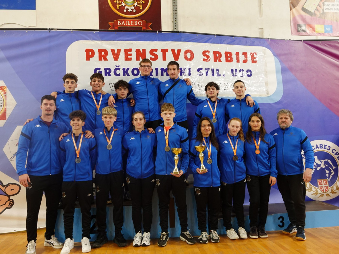 Juniori i juniorke Sente prvaci Srbije u rvanju