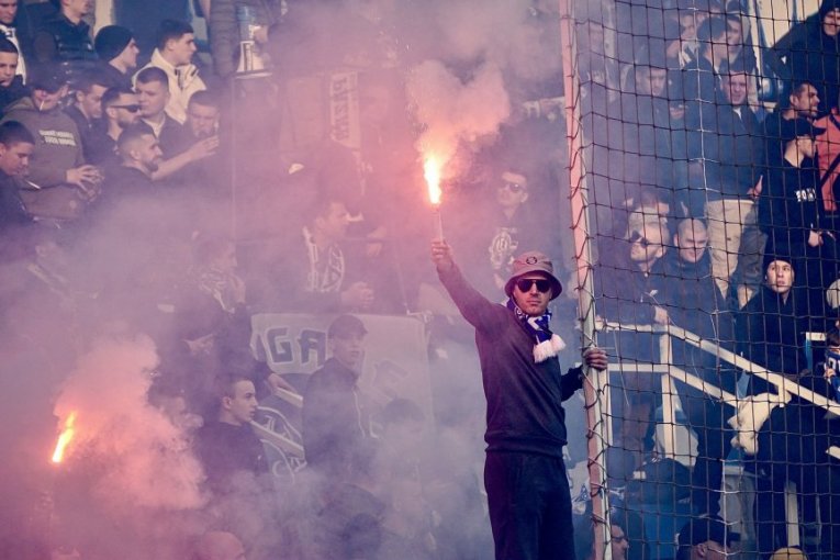 UHAPŠENA TROJICA HULIGANA U NOVOM PAZARU! Prebili čoveka na severnoj tribini tokom utakmice sa Crvenom zvezdom!