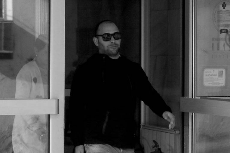 DA SE NAJEŽIŠ – OVAJ SNIMAK POKOJNOG BRATA DARKA LAZIĆA SEČE POPUT ŽILETA! Saopštene informacije o njegovom poslednjem pojavljivanju, kamere OVO nisu zabeležile!