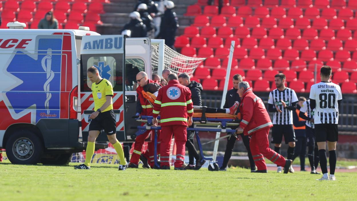 Golman pao tokom meča, helikopterom prebačen u bolnicu!